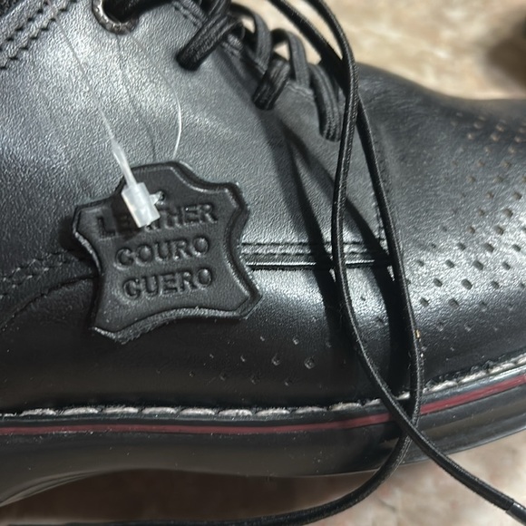 PEGADA black leather slip on oxford shoes. Elastic laces and material to slip on - Picture 9 of 13